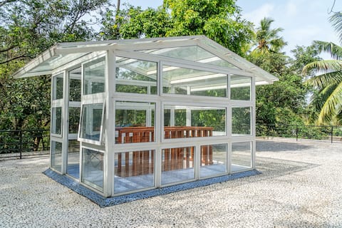 4 BHK Glass House | Big Pool | 5 min walk to beach