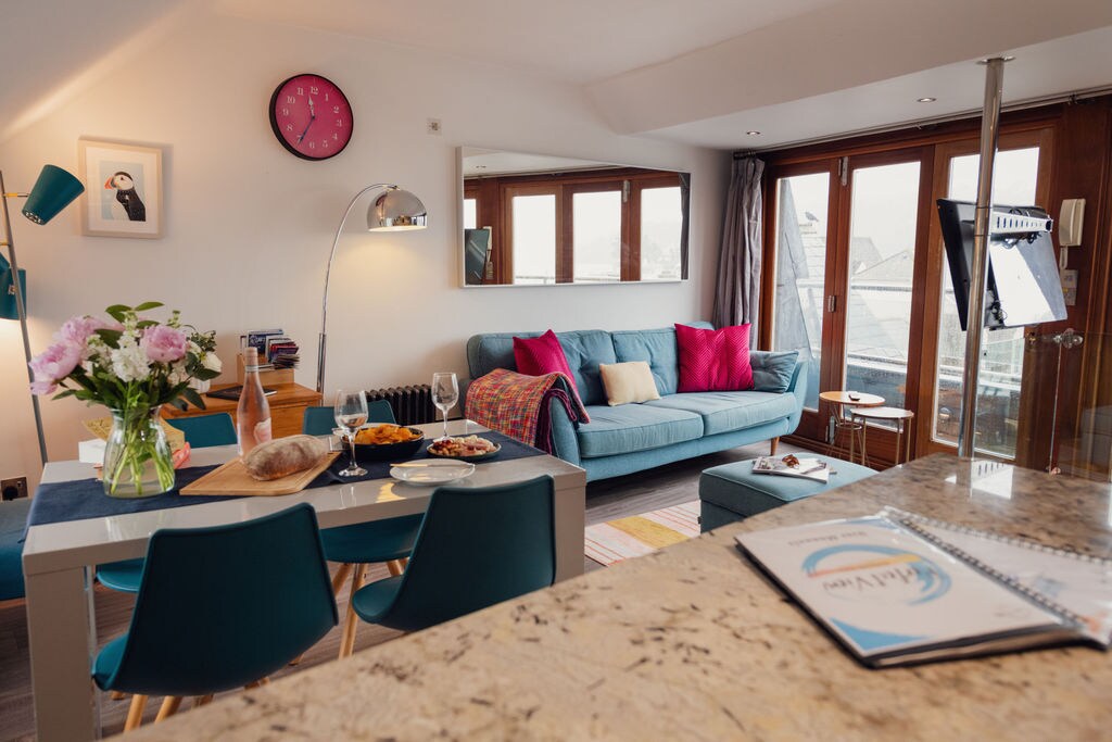 Top performing Airbnb: Perfect View - balcony & harbour 2 min flat walk in Dartmouth