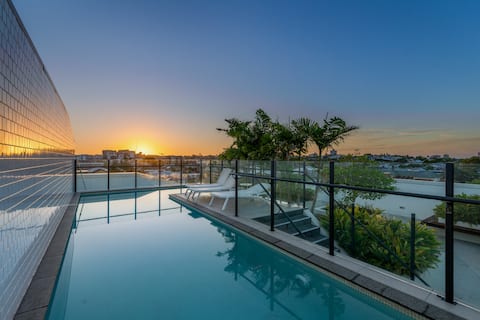 Rooftop Pool & View! Stylish 2-Bed w/ Ducted A/C