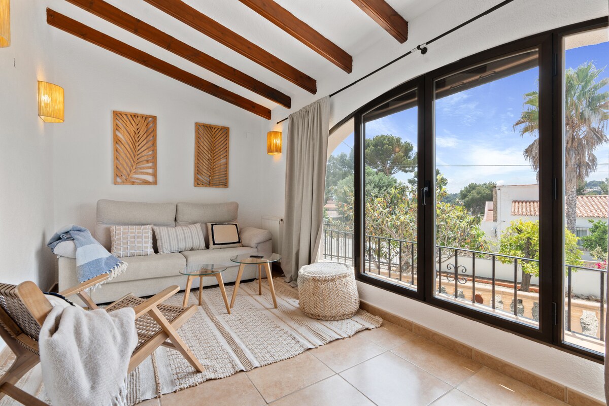 Top Airbnb: Villa Sunset- private pool, BBQ & close to beach in Teulada
