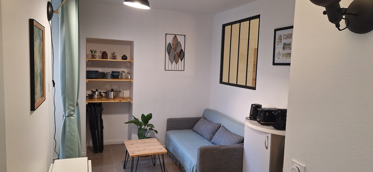 Popular Airbnb listing: BoisDHyver Studio in Fontainebleau