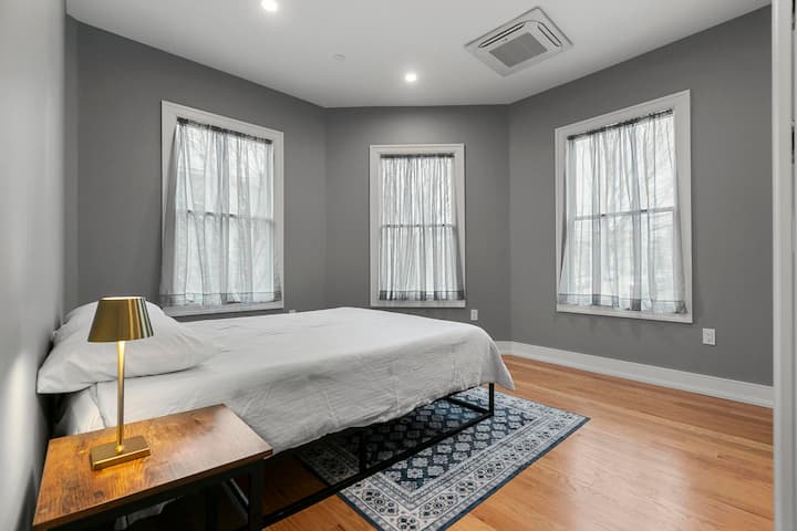 The Annabel 2 ~ Bedroom #1, Pvt Bath | W/ac & W/d - Quincy, MA