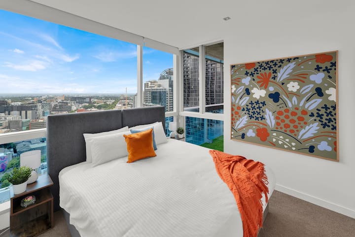 Breath-taking, 270 degree views of the city gallery image 5