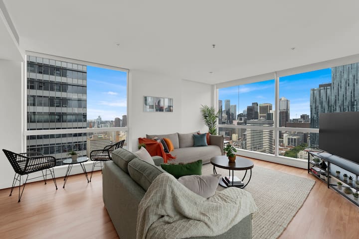 Breath-taking, 270 degree views of the city gallery image 2