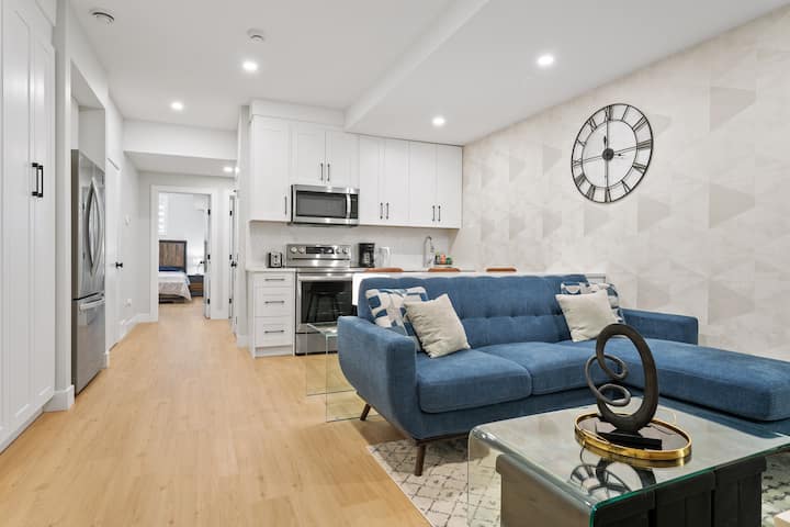 Safe And Prime Location - 5 Mins To Downtown - Calgary