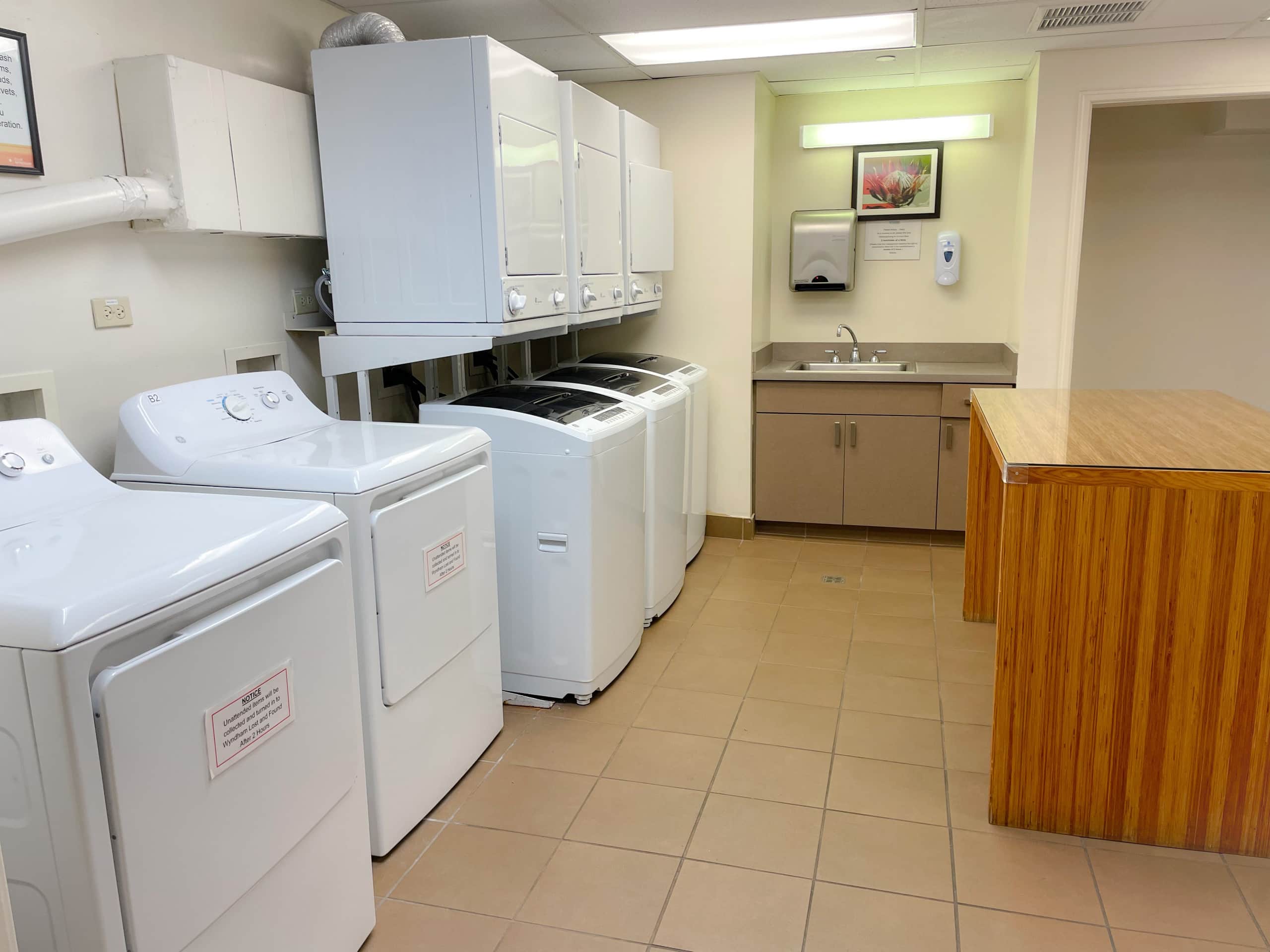 Condo in Honolulu · ★4.84 · Studio · 1 bed · 1 private bath - Image 13