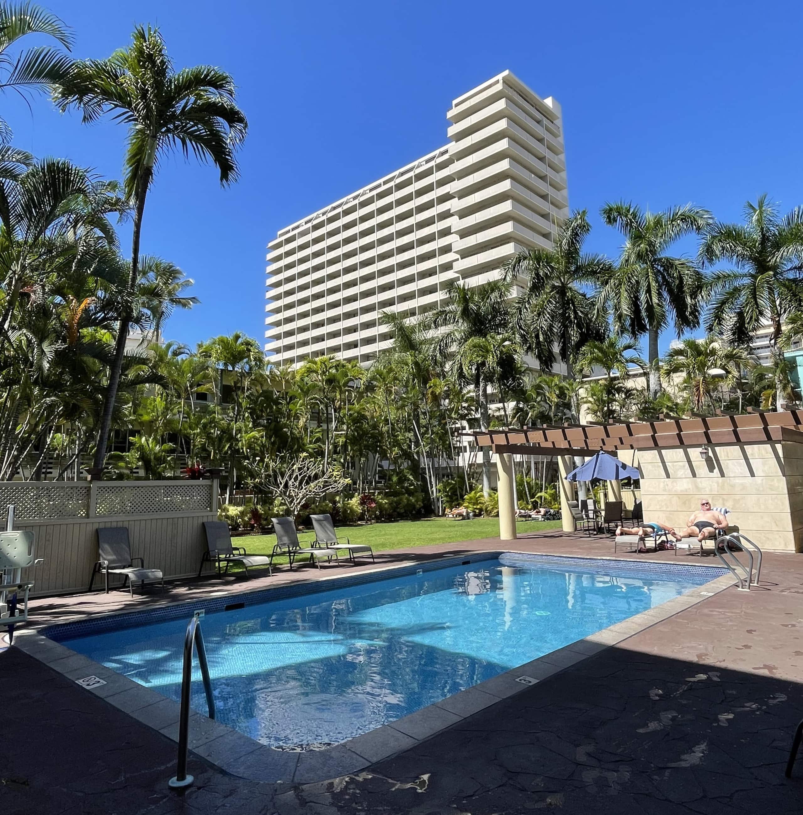 Condo in Honolulu · ★4.84 · Studio · 1 bed · 1 private bath - Image 26