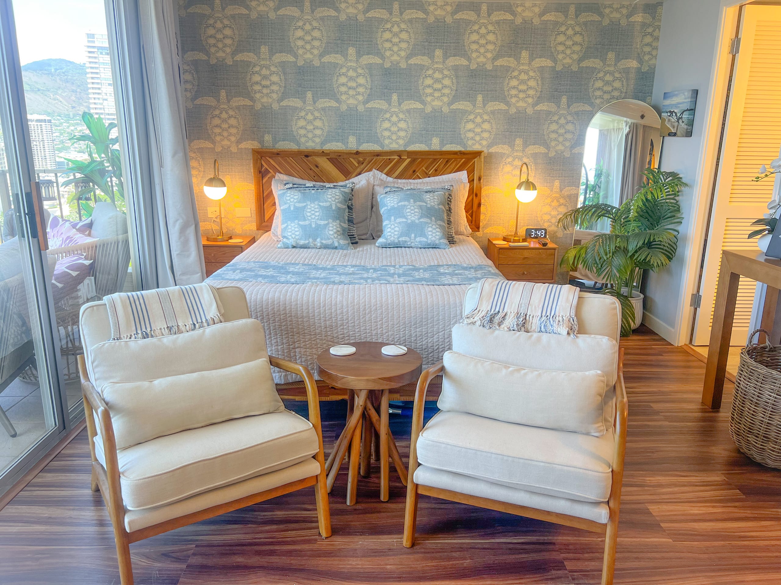 Condo in Honolulu · ★4.84 · Studio · 1 bed · 1 private bath - Image 35