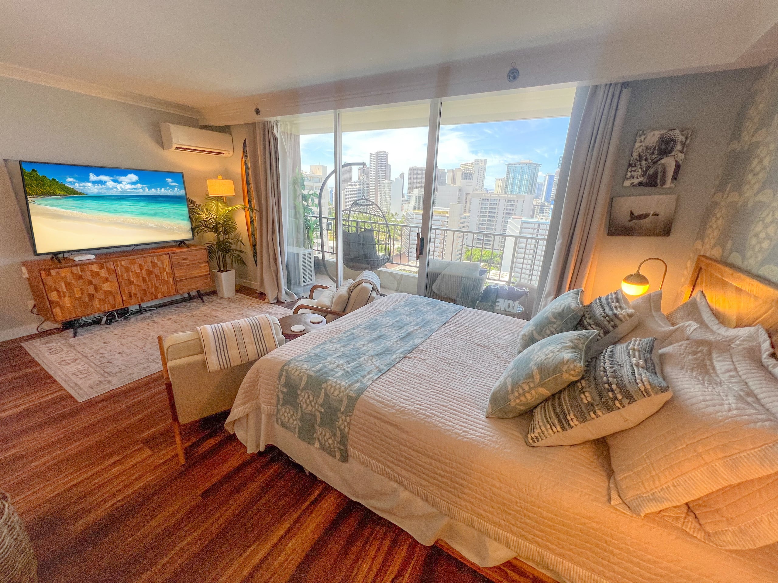 Condo in Honolulu · ★4.84 · Studio · 1 bed · 1 private bath - Image 33