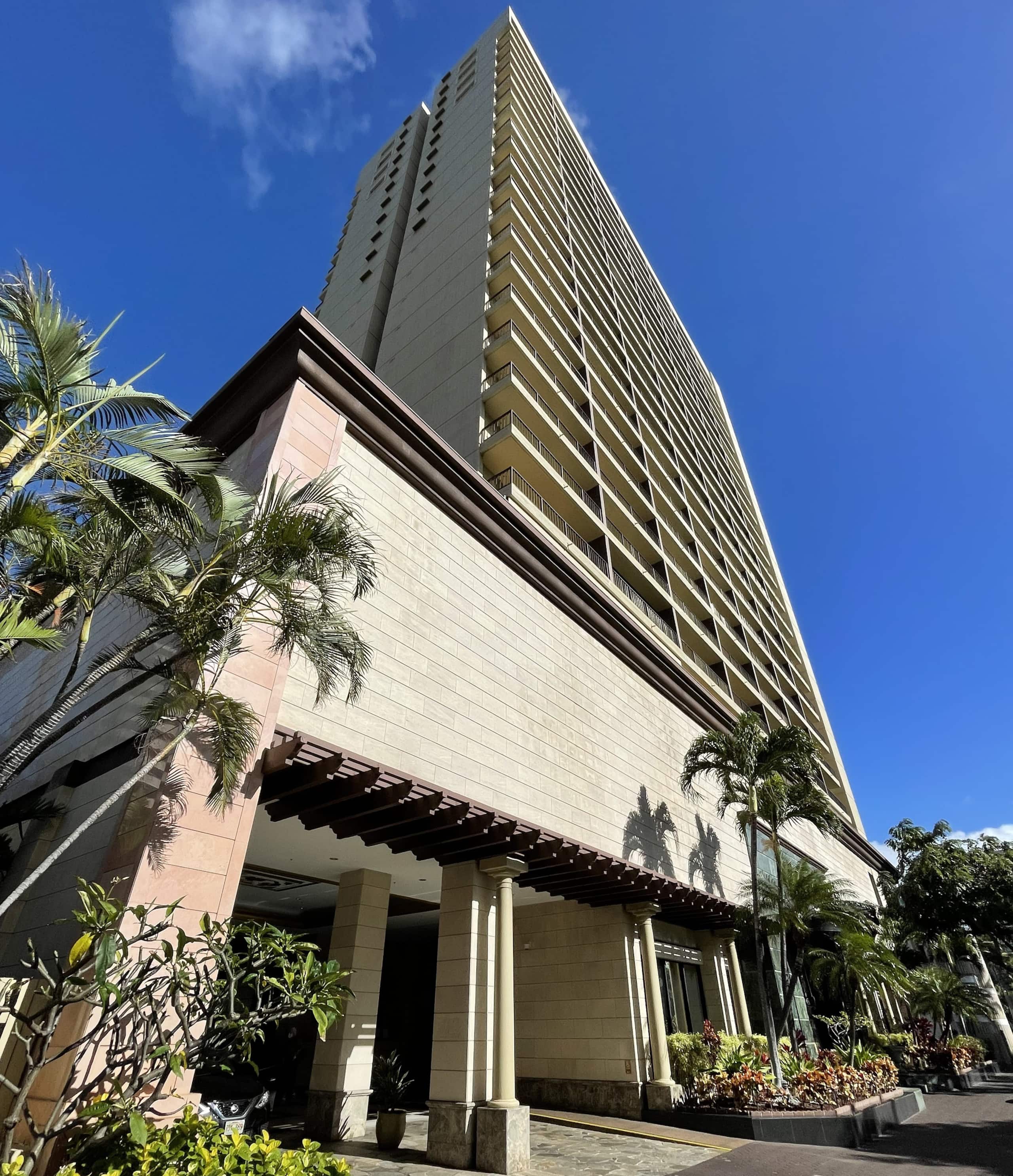 Condo in Honolulu · ★4.84 · Studio · 1 bed · 1 private bath - Image 21