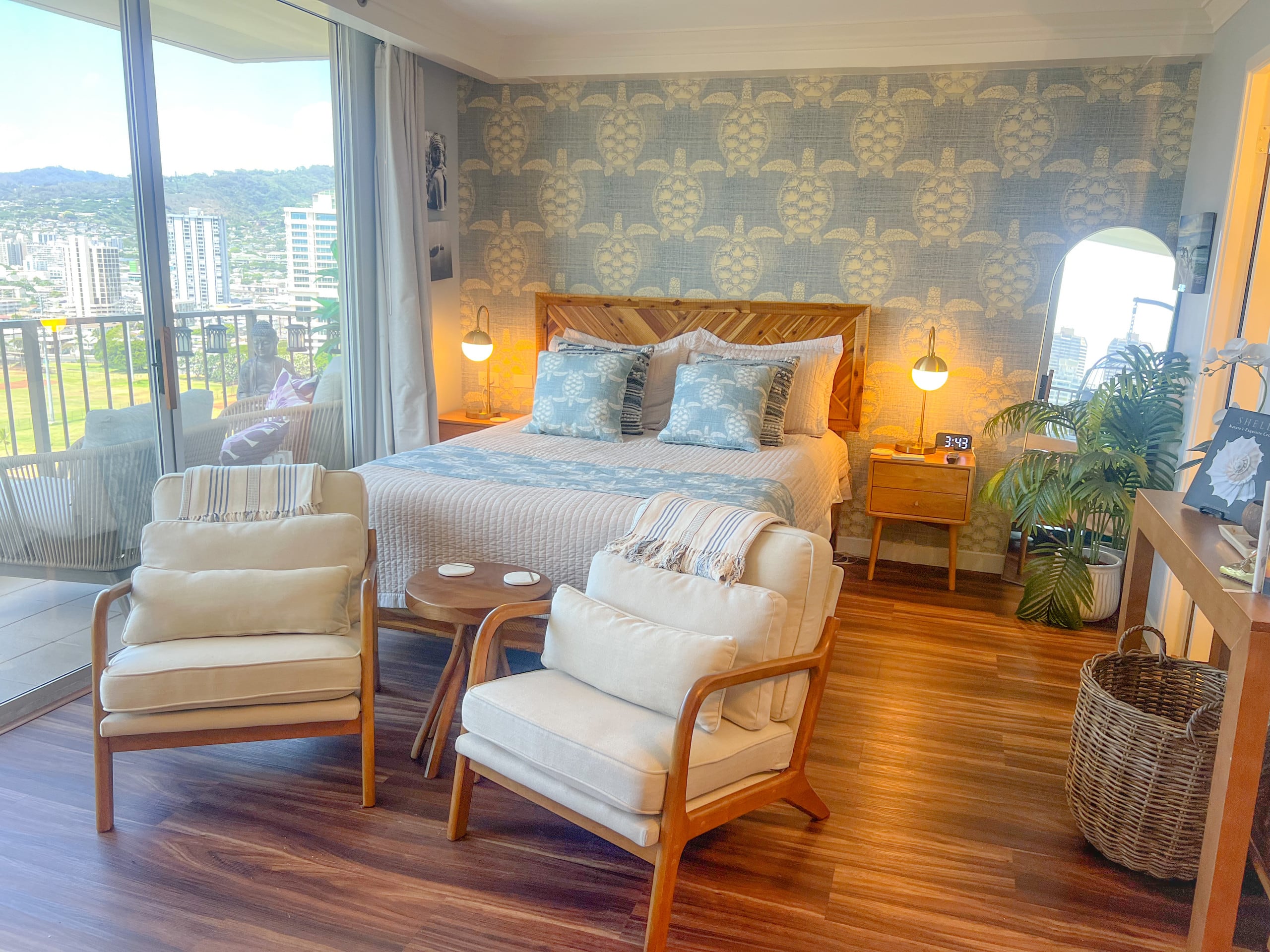 Condo in Honolulu · ★4.84 · Studio · 1 bed · 1 private bath - Image 34
