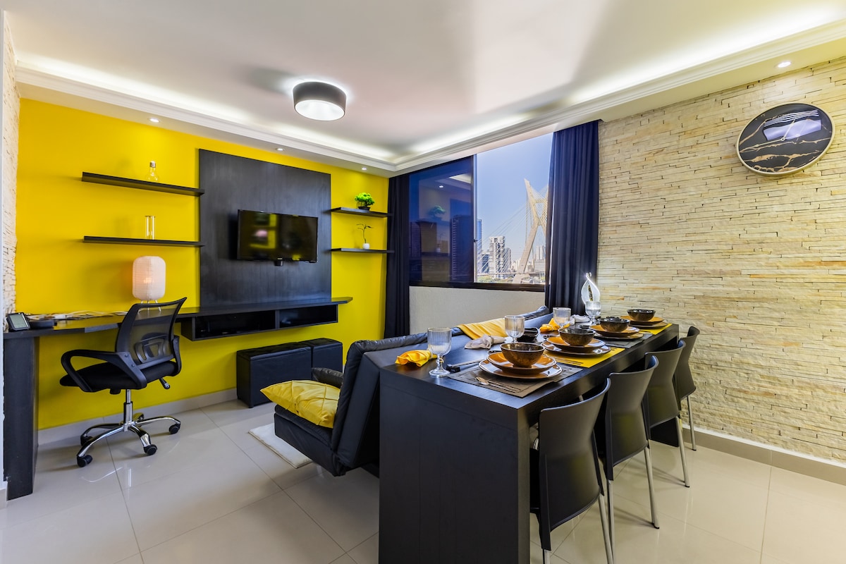 Imóvel de sucesso: Triplex in Morumbi with View of the Cable-Stayed Bridge em Morumbi