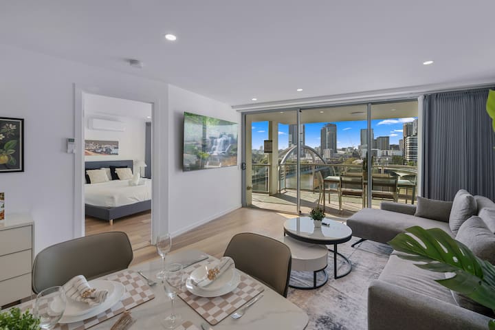 CBD Modern 3-Bed Panoramic River View, 2Cars/Pool