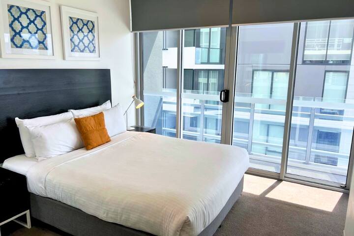 Cozy 3BR Apartment Near The Gabba + Free Parking gallery image 4