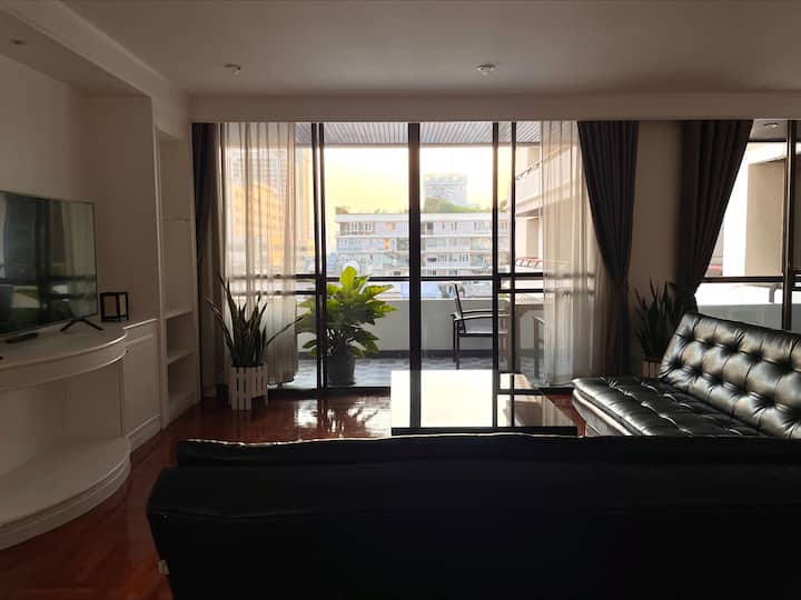 3 Min-walk From Bts Ari With 2br Apartment - Bangkok