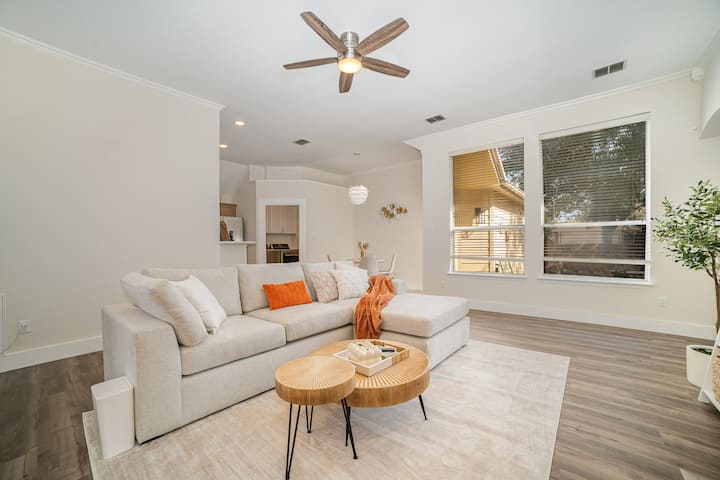 Charming And Spacious Retreat In Frisco - Frisco, TX