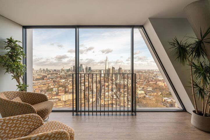 Breath-taking views! Stunning 3 Bedroom Penthouse gallery image 3
