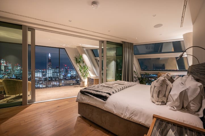 Breath-taking views! Stunning 3 Bedroom Penthouse