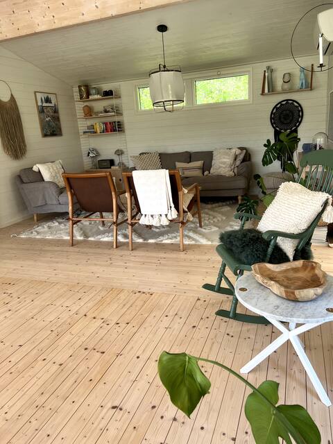 Top Airbnb: Luxury summer house with hot tub near Öregrund in Östhammar