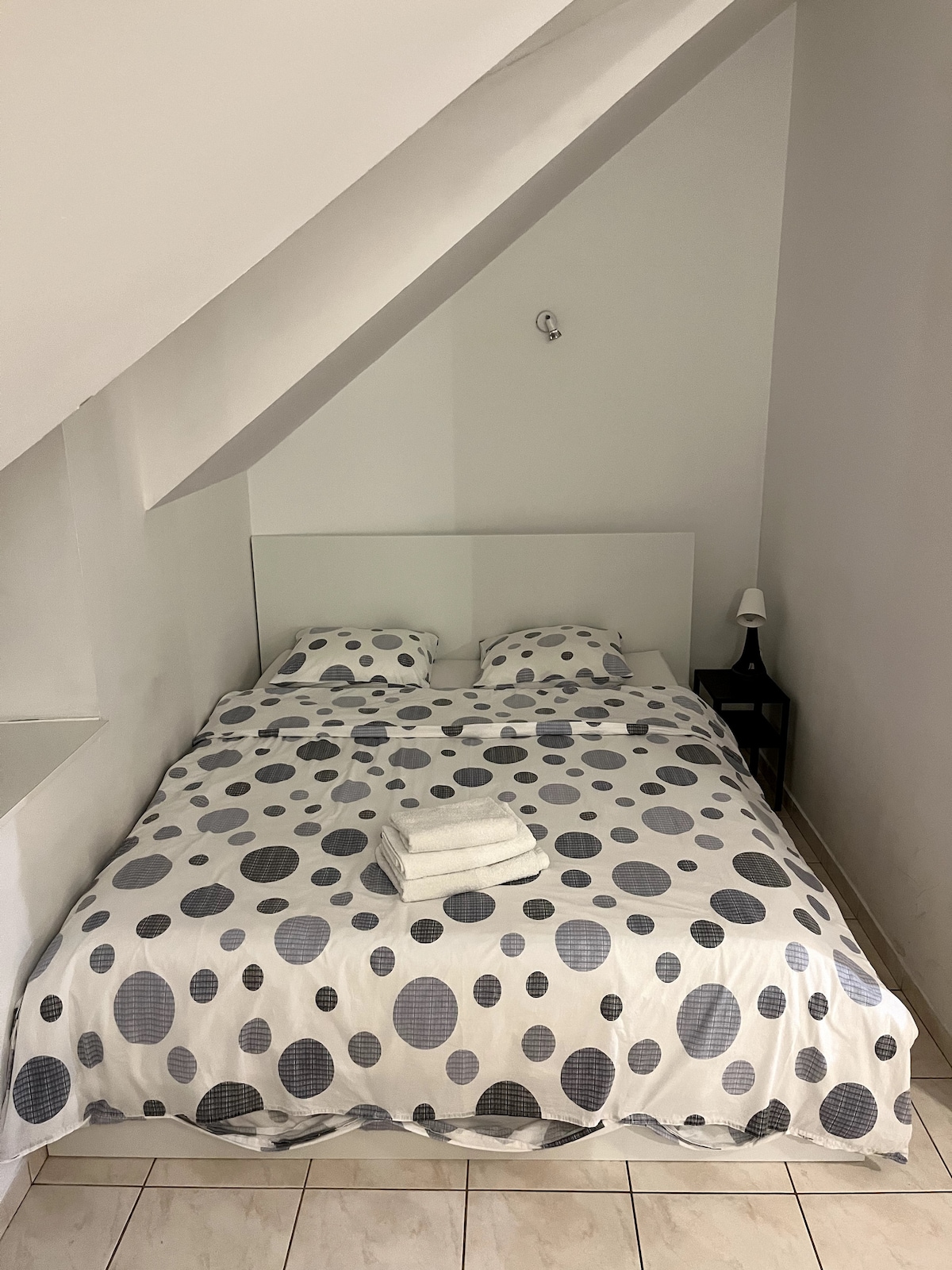 Ново удобно двойно легло, монтирано през 2024 г.