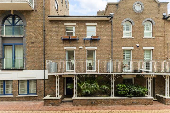 The Riverbank Hideaway gallery image 4