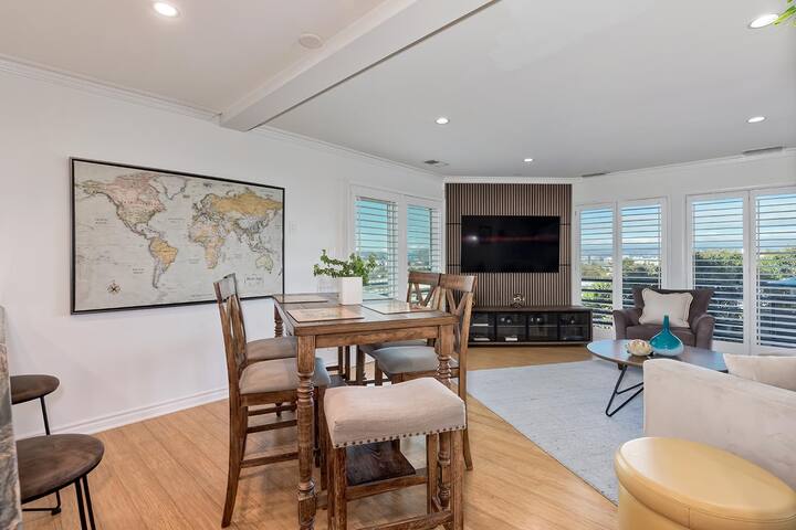 3Bd with Amazing City Views! gallery image 3