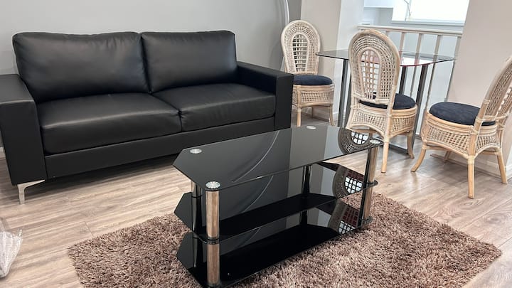 Serene & Green: Modern Studio Apartment! - Bromsgrove