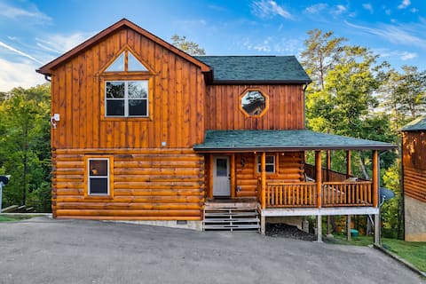 Hilltop Escape cabin in Sevierville - Photo 1