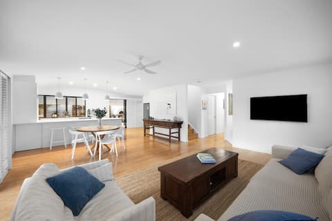 Top Airbnb: Swell - Luxury Beach Home in Marcoola