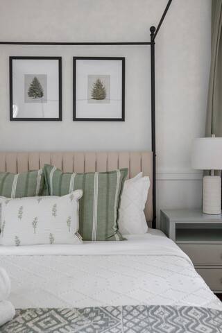 Spacious Historic Apartment with Amenities Galore! gallery image 4