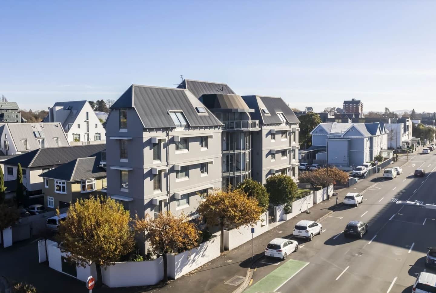 City Apartment By Riverside Market & The Hospital 2