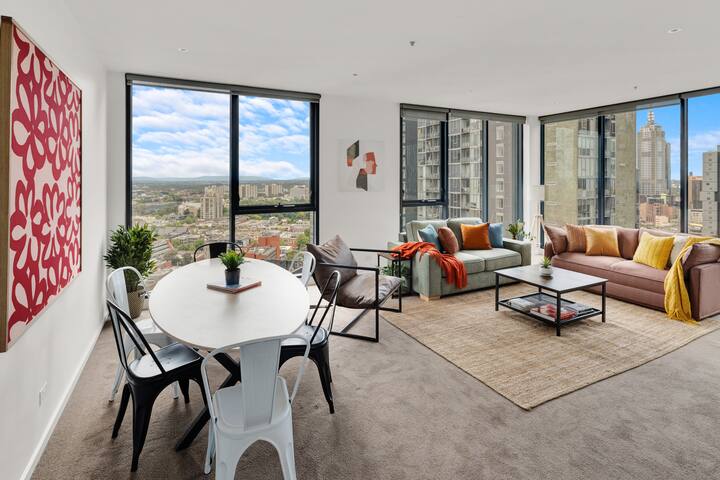 Space, style and gorgeous view ! gallery image 2