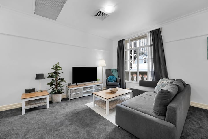 Hotel Inspired 1-bedroom Apt W/ City Views M12 - Spring Hill