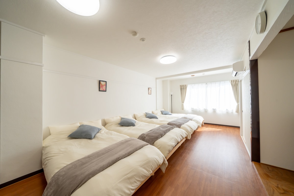 Გაითვალისწინეთ, რომ ფაქტობრივი ოთახის ინტერიერი, შესაძლოა, განსხვავდებოდეს ფოტოებისგან.