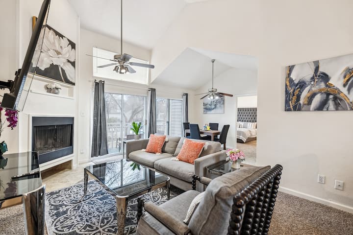 I655  Irving Corporate Townhome |Garage |Pool+w/d - Irving, TX