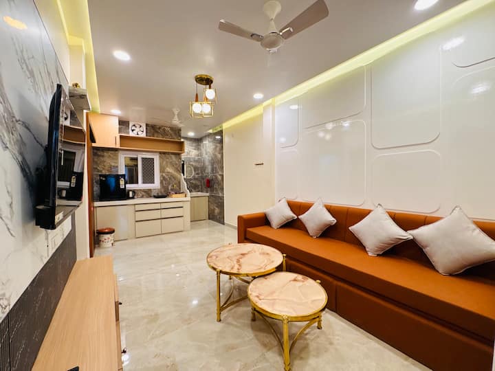Shrilok Kutir 1bhk Luxe Penthouse - Ujjain