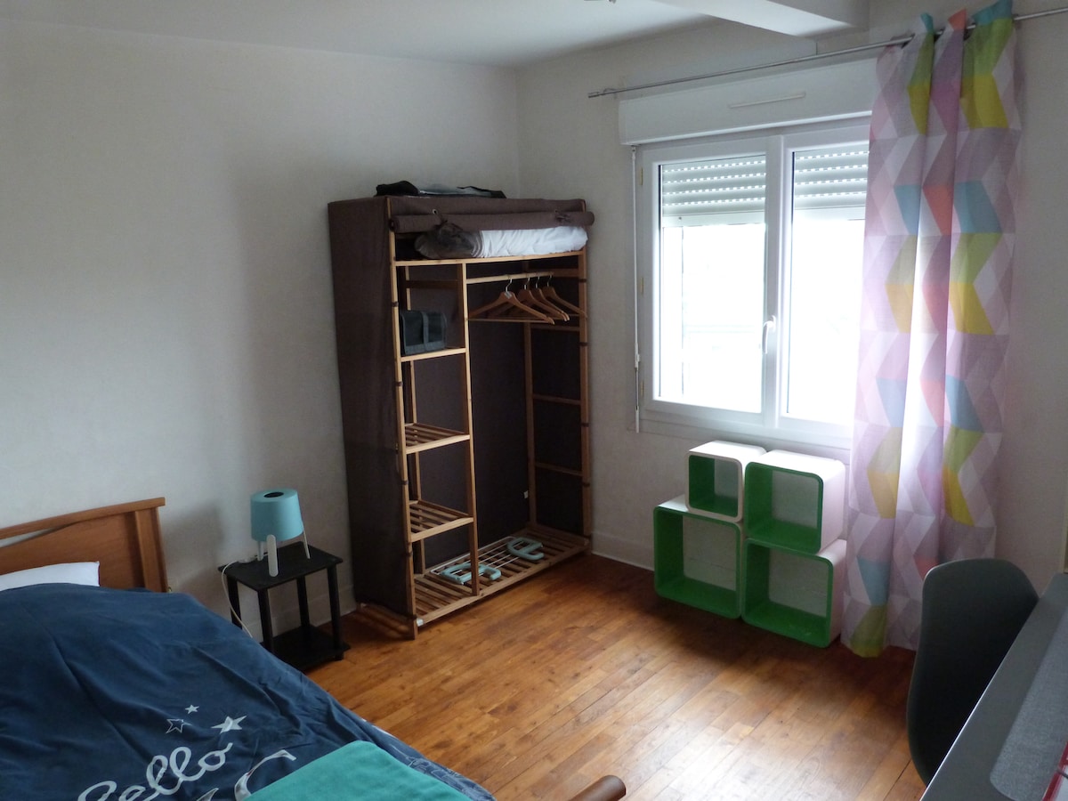 Საძინებელი №4: „Groix“ მეორე სართულზე.
Ის აღჭურვილი იქნება ორადგილიანი საწოლით 2025 წლის ივნისის ბოლოს