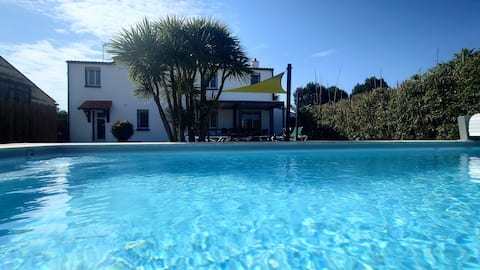 Luxury Villa 240 m²: Pool, Beach, 5 Bedrooms, 12 People