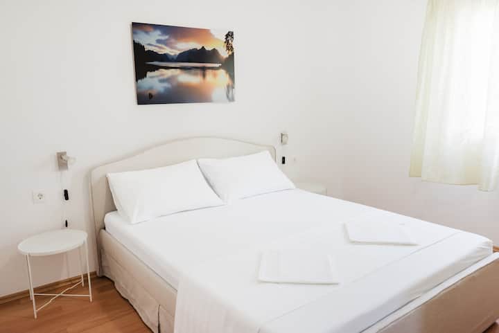 Cette chambre est équipée de la climatisation !
Lit queen size (160x200)