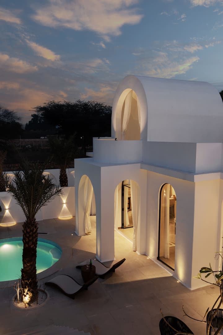 Rawstone Luxury 4BR Villa