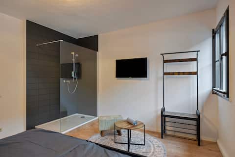 YOUR PLACE - 5 rooms, bathrooms, kitchen