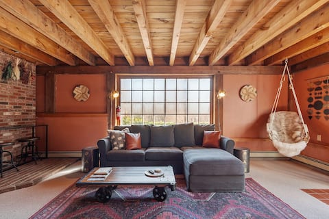 Luxe Henniker Hideaway