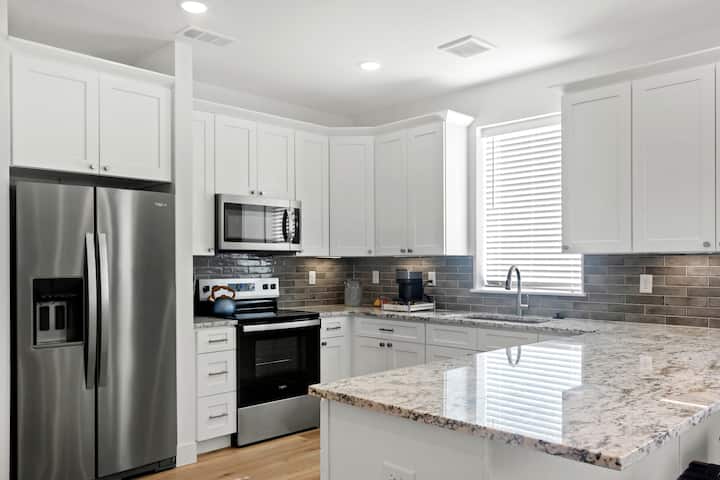 ~New~ Contemporary Townhouse - Greeley, CO