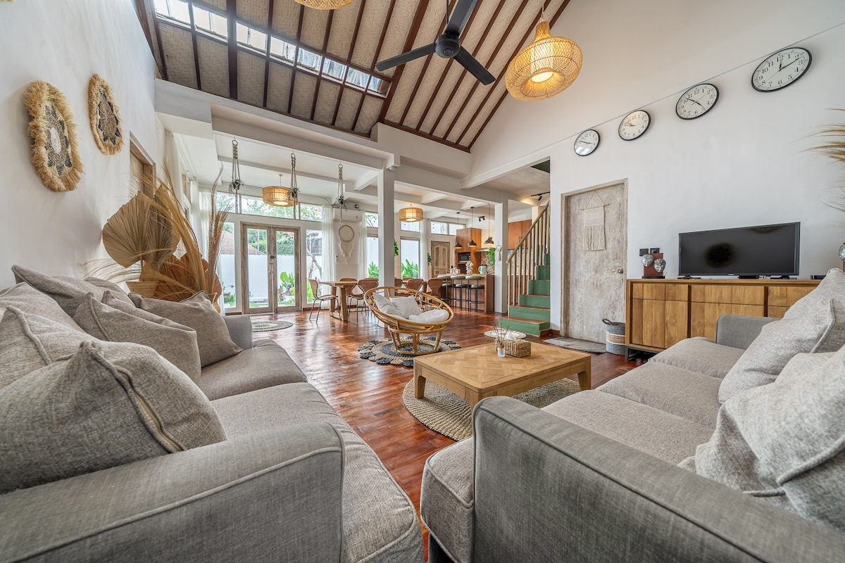 Home in Kecamatan Kuta Utara · ★4.79 · 2 bedrooms · 2 beds · 2 private baths, comparable Airbnb