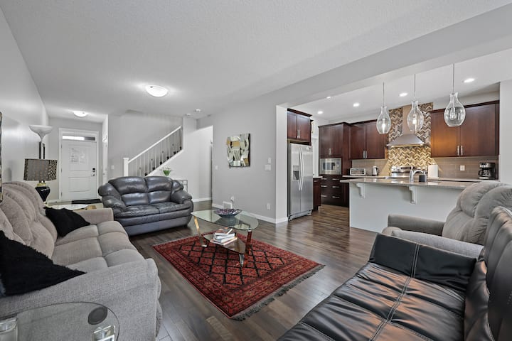 Entire Home 3bedroom With Ac Nw Calgary. - Calgary