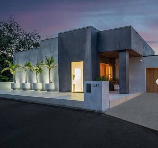 Stunning Hollywood Hills Luxury Retreat with Pool! gallery image 2