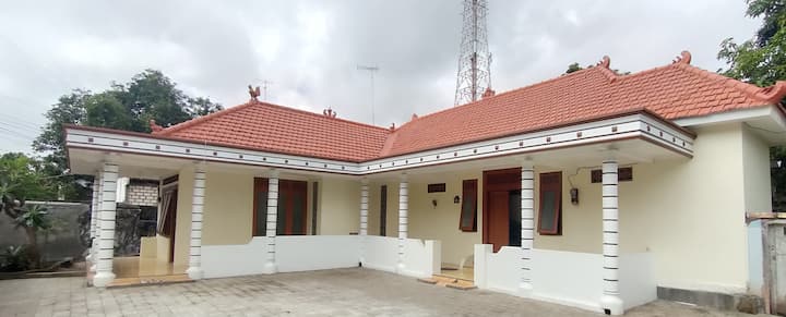 Djago Doedoek.cozy Stay With A Beautiful Garden - Tuban
