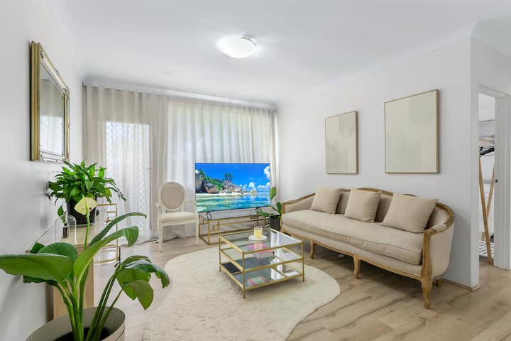 Comfortable 2 Bedroom Apartment In Leafy Earlwood - Sutherland Shire