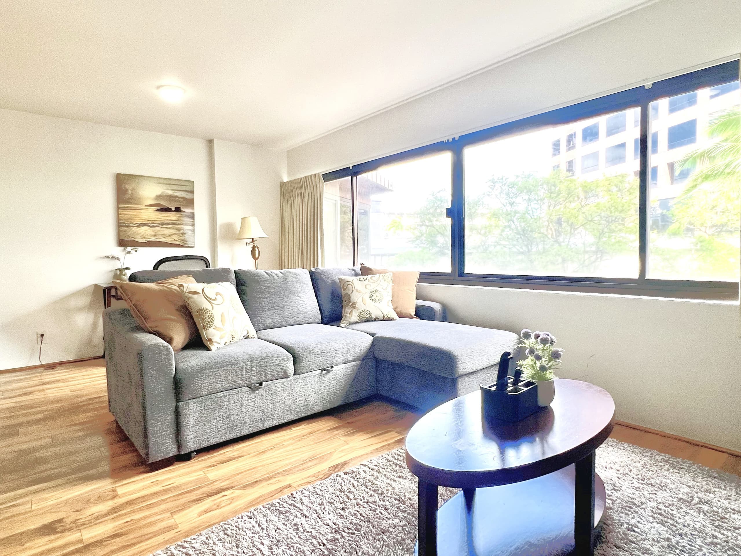 Urban Oasis in Honolulu: Comfort & Parking - Image 2