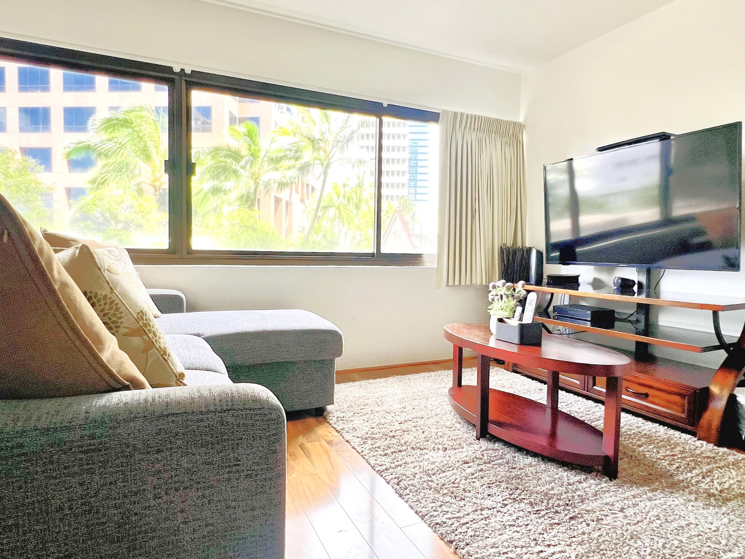Urban Oasis in Honolulu: Comfort & Parking - Image 5